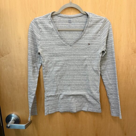 Tommy Hilfiger Gray Striped Long Sleeve V-Neck Tee Size Small - Picture 1 of 4